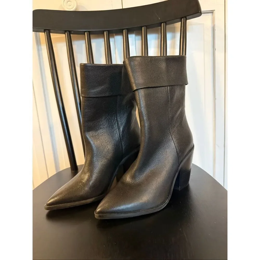 Lisa Vickey Mae leather black point toe boot size 6